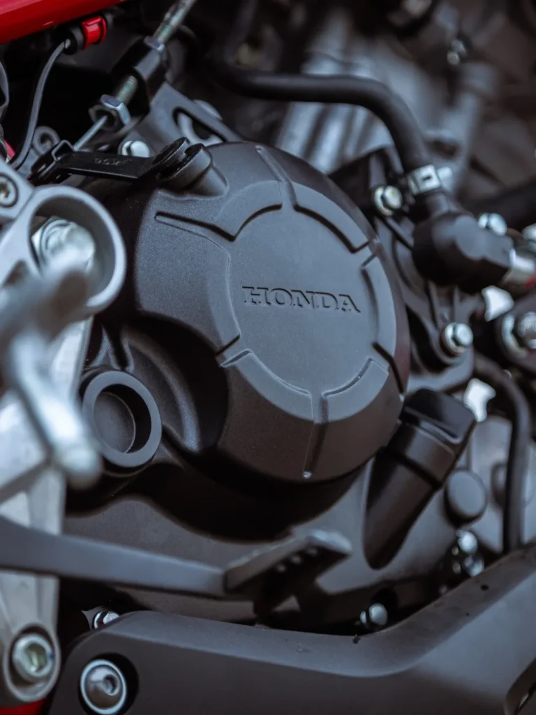 موتورسیکلت هوندا Honda CB 150R | نمایی از انجین تک سیلندر